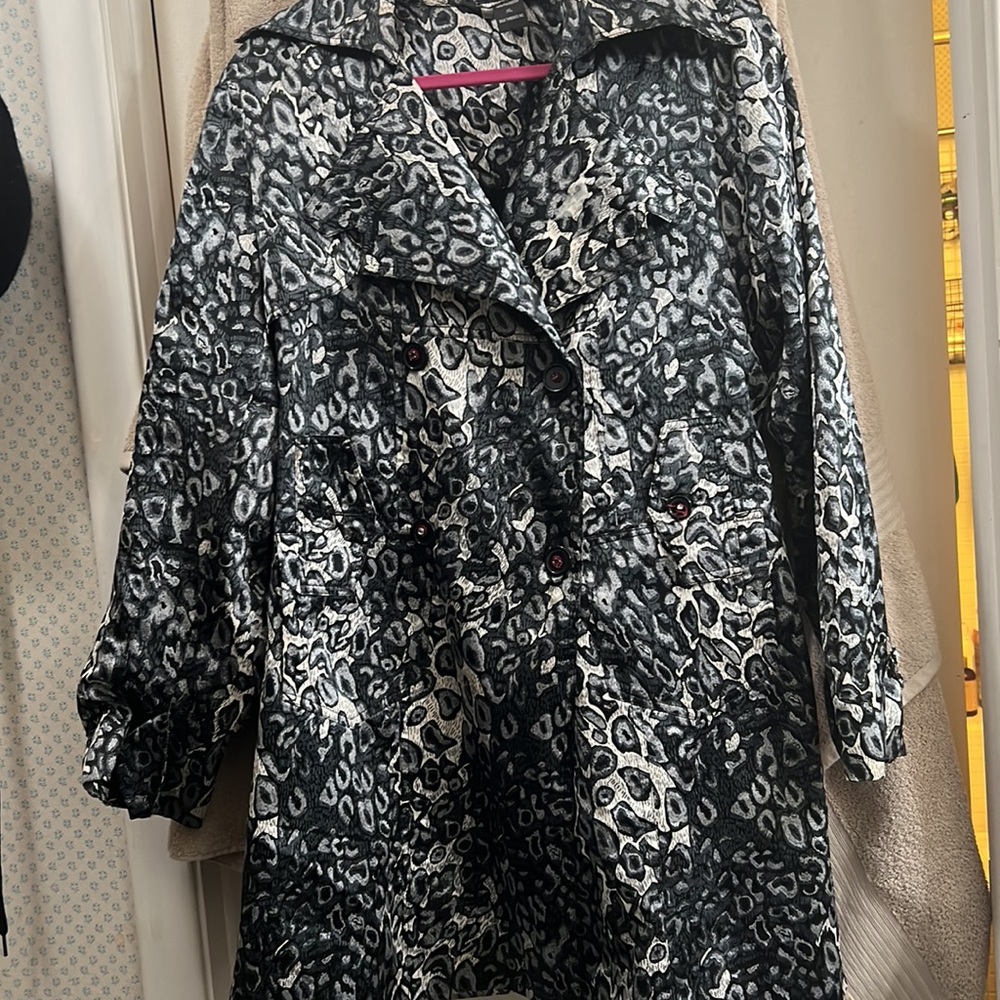 Cute spring jacket! - Picture 2 of 12